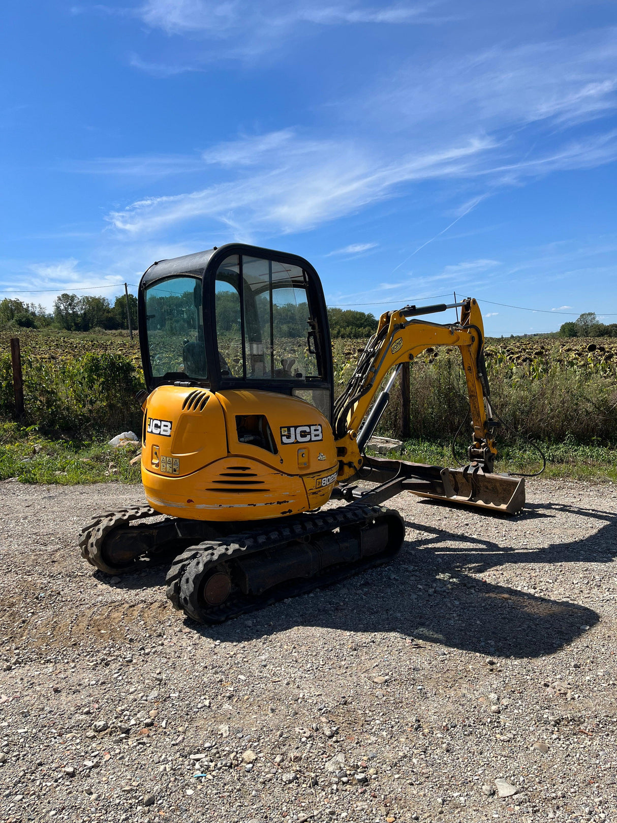 JCB 8025