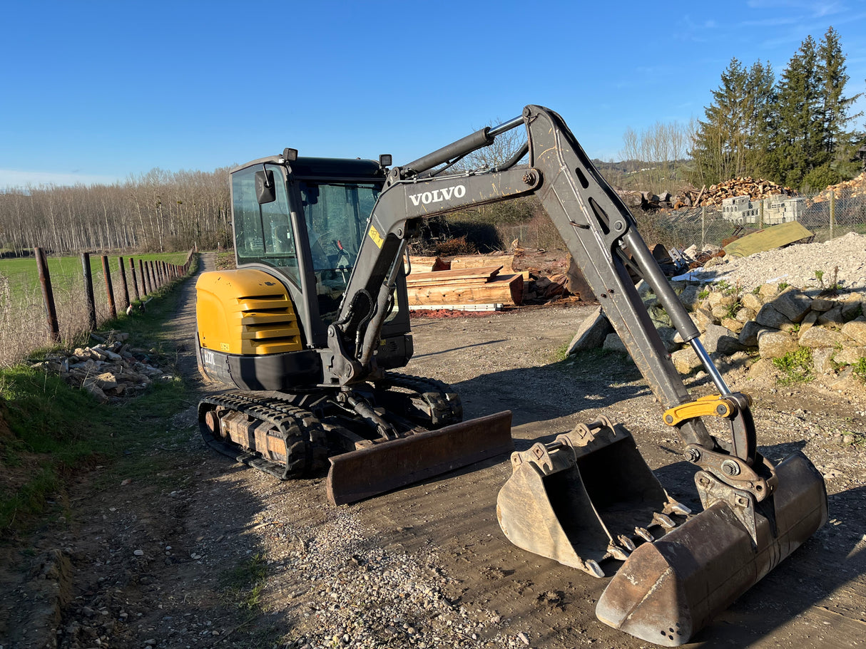 MINI PELLE VOLVO EC27C