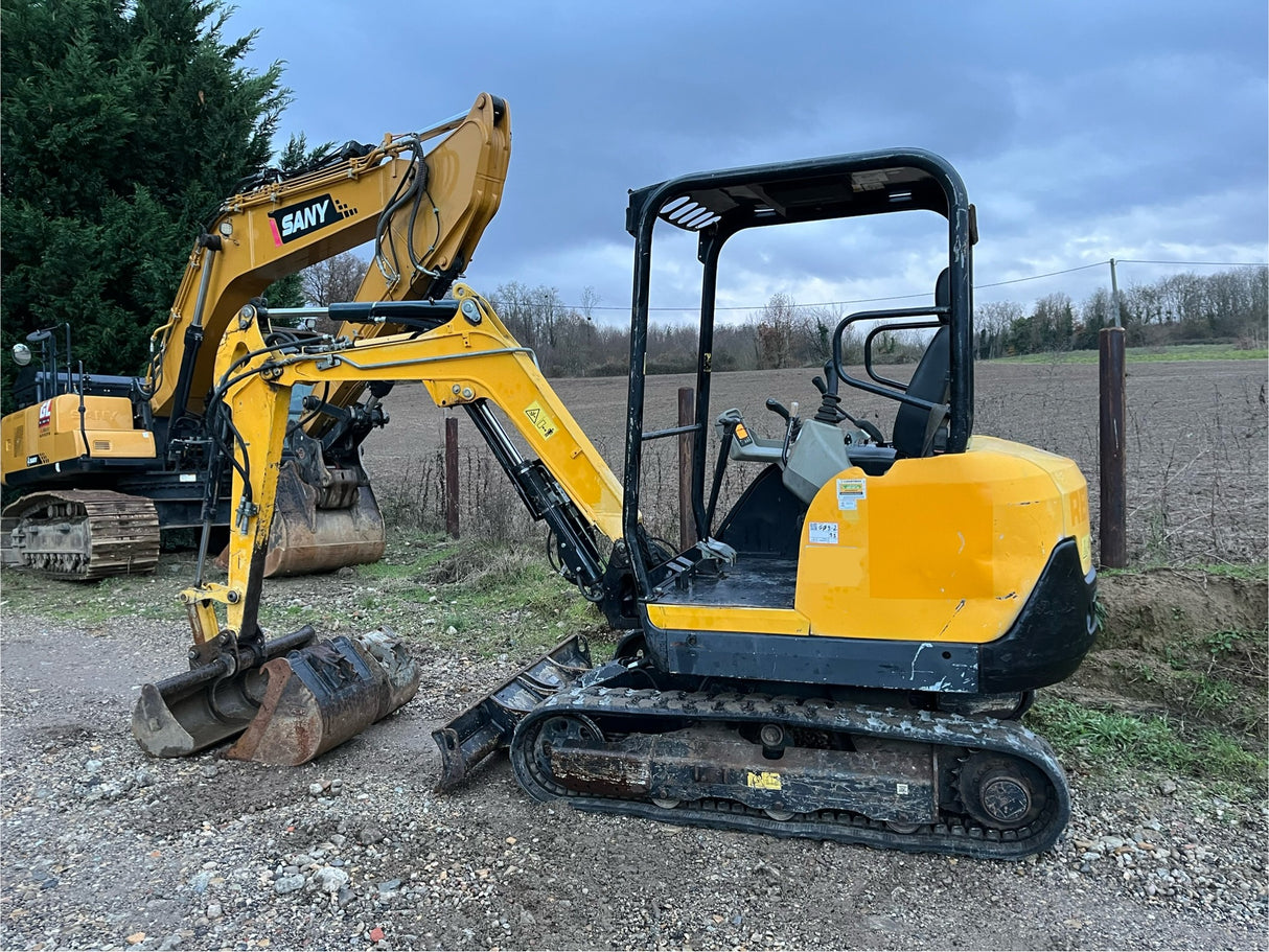 MINI PELLE YANMAR SV26