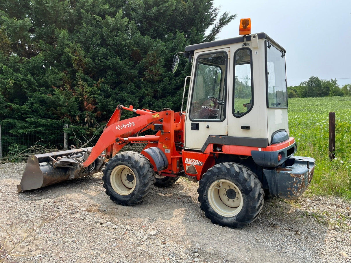 CHARGEUR KUBOTA R520N