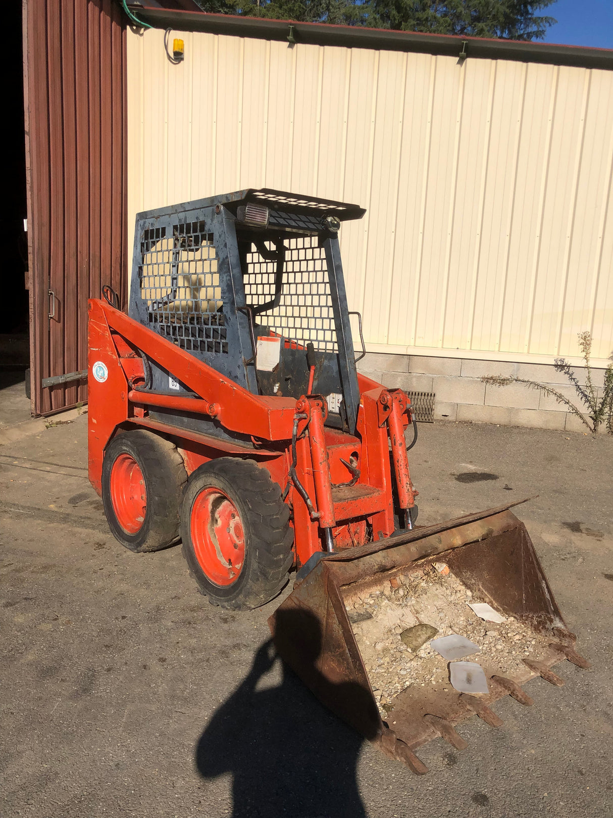 CHARGEUR THOMAS T133S