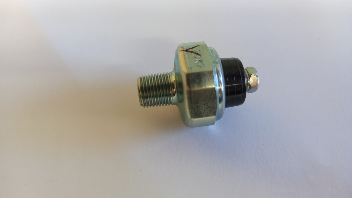 Contacteur de pression d'huile moteur 15221-39010