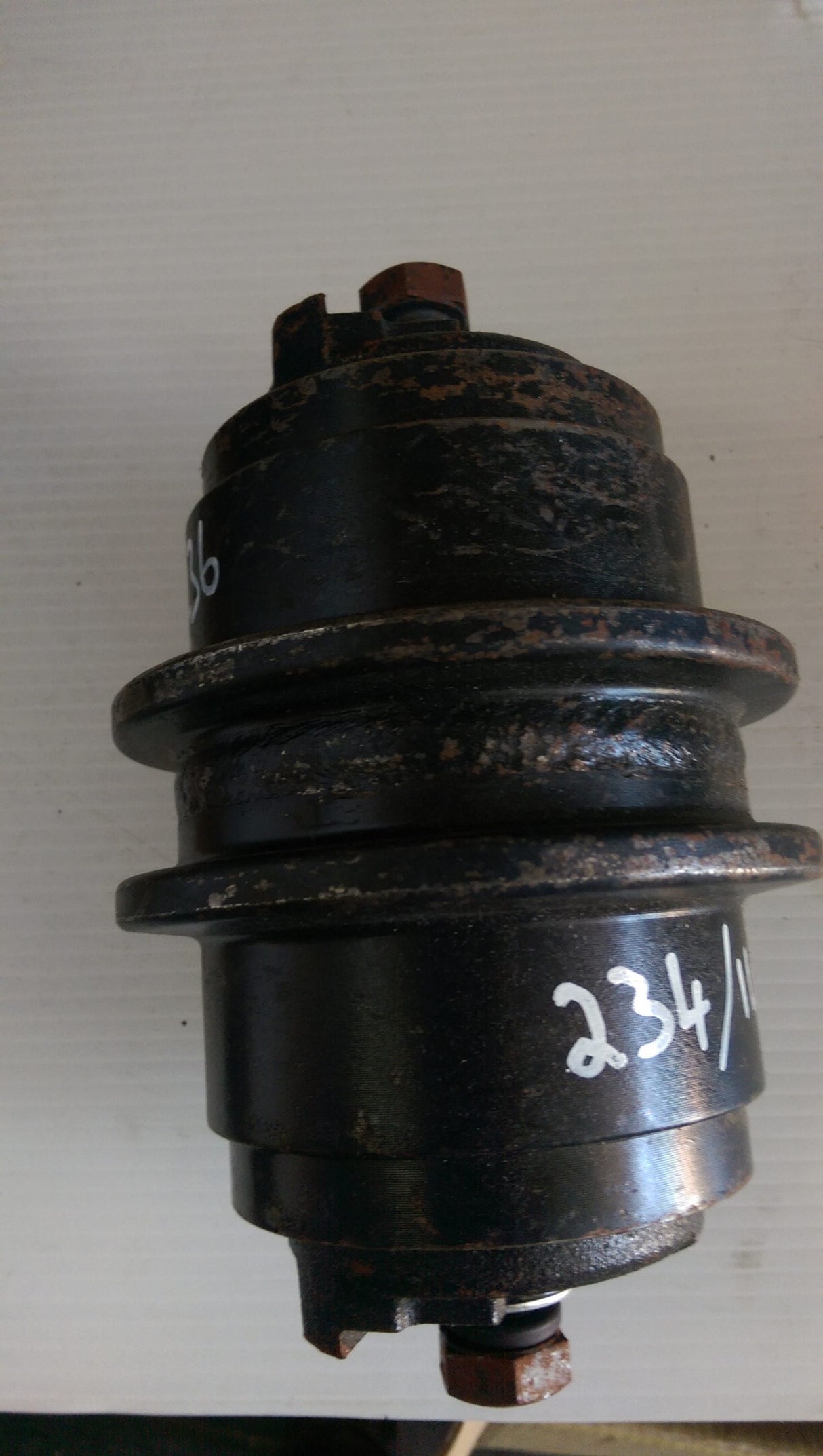 Rouleau inférieur JCB 8050