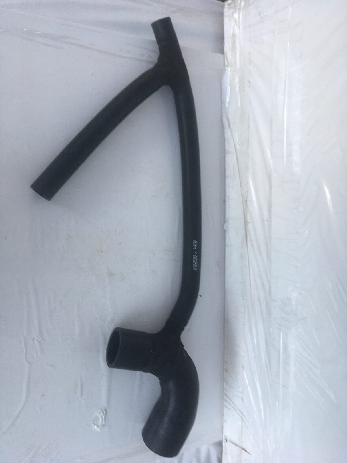 Tuyau de radiateur inférieur JCB 834/00263