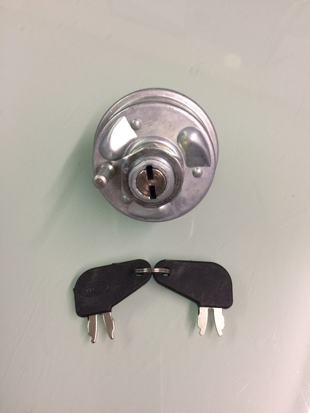 Interrupteur d'isolateur de batterie en fonction de la position du chat 2 7N0718