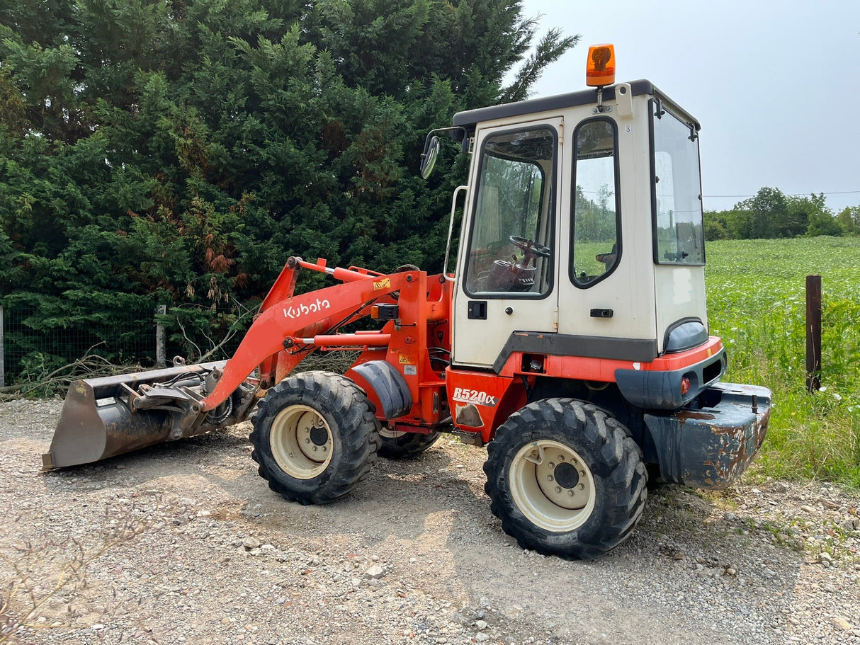 CHARGEUR KUBOTA R520N